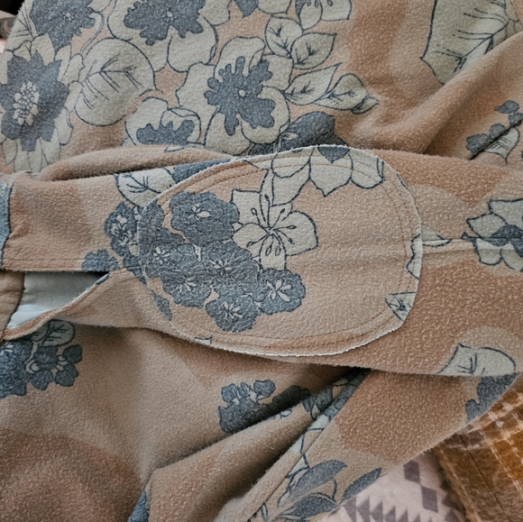 FREE PEOPLE Flowered Flannel Shirt/Jacket NVR WORN TAGS ATTACHED BEAUTIFUL - Picture 5 of 8